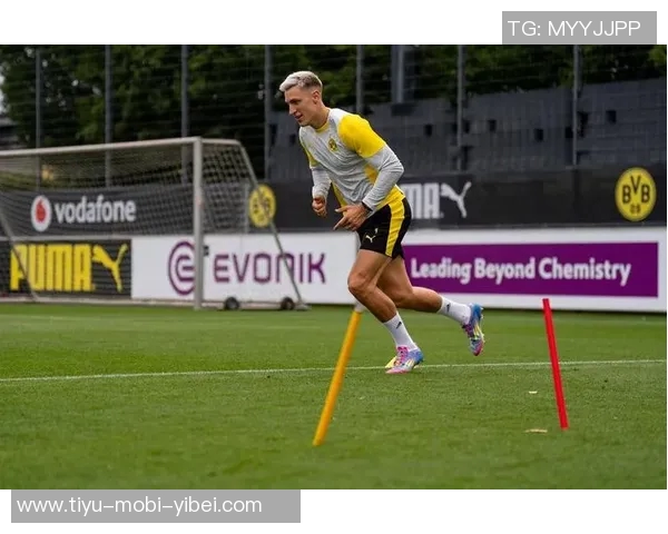 施洛特贝克全场触球与传球双双领先展现稳健表现助力球队胜利 施洛特贝克全场触球与传球双双领先展现稳健表现助力球队胜利