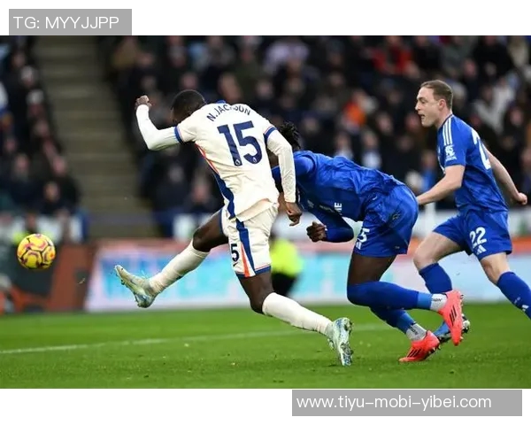 苏莱禁区前精彩兜射破门助罗马首开纪录1-0领先对手 苏莱禁区前精彩兜射破门助罗马首开纪录1-0领先对手