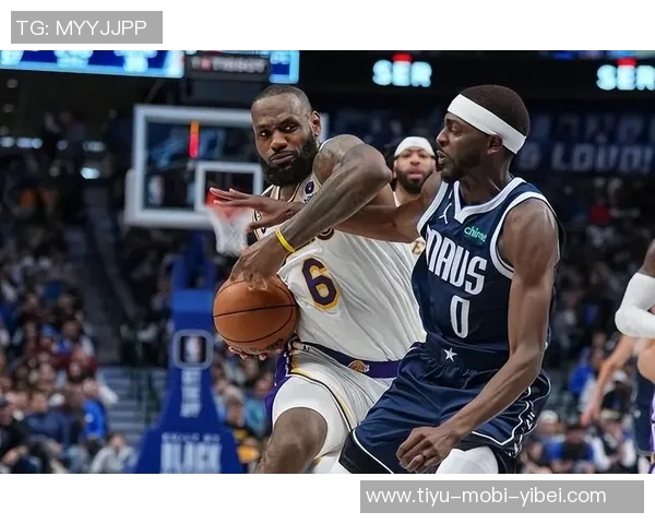 詹姆斯遭遇坐骨神经痛困扰范德彪期待他早日重返赛场 詹姆斯遭遇坐骨神经痛困扰范德彪期待他早日重返赛场