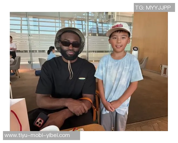 杰伦布朗半场表现稳定13投5中贡献17分4篮板3助攻1抢断次节独得10分